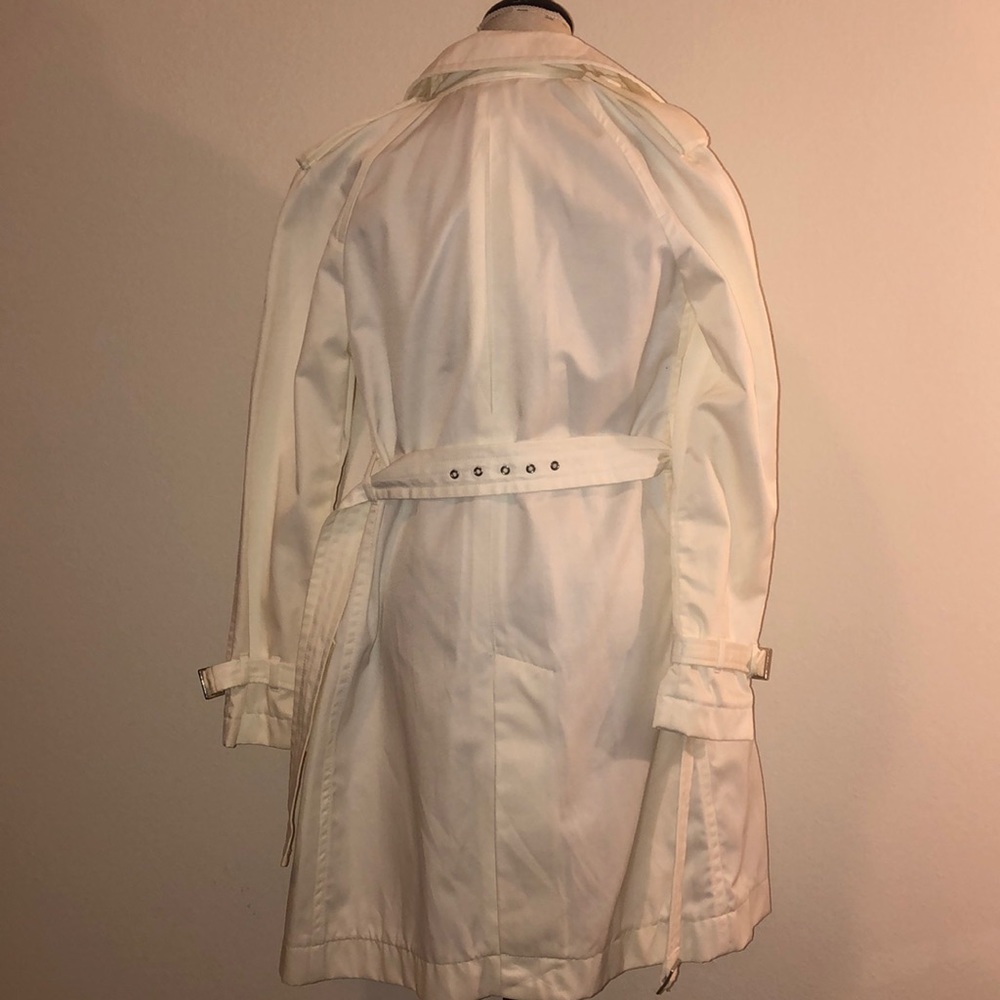 Off White Buttoned Trench Coat - image 3